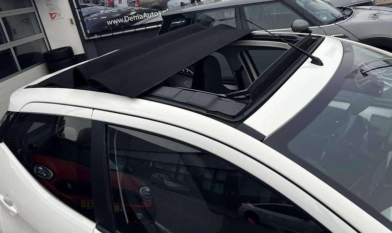 Wit Occasion 2014 Toyota Aygo X-wave Hatchback | € 5.950 (Eerlijke prijs) - Afbeelding 1/4