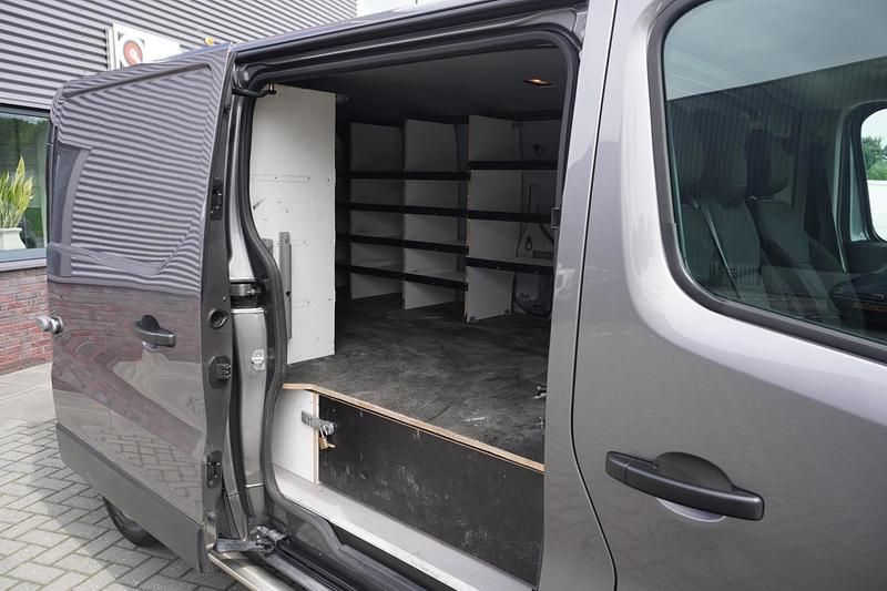 Occasion Renault Trafic Komfort 146 PK (107 kW) 2021 Grijs MPV