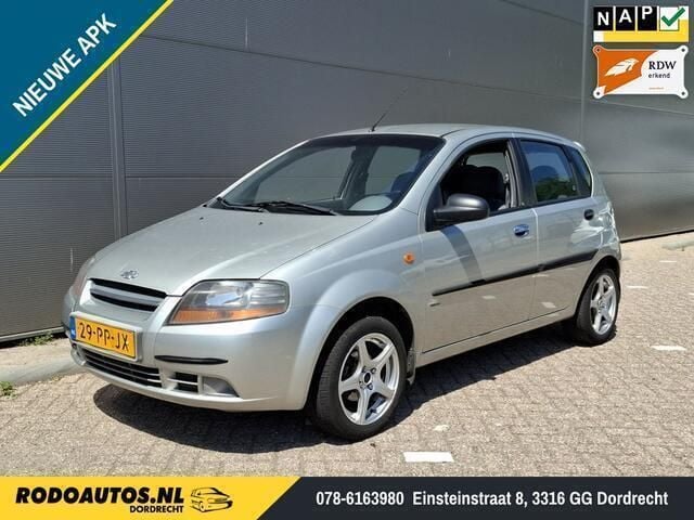 Grijs Gebruikt 2004 Chevrolet Kalos Hatchback | € 1.499 (Eerlijke prijs) - Afbeelding 1/4