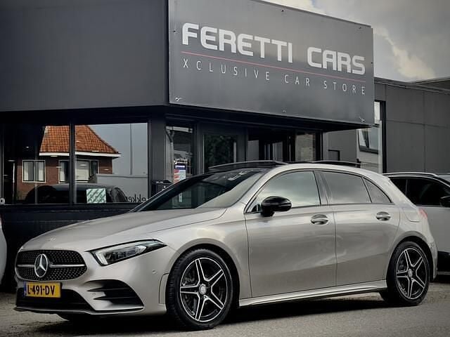 Grijs Gebruikt 2021 Mercedes A180 Hatchback | € 13.450 - Afbeelding 1/4