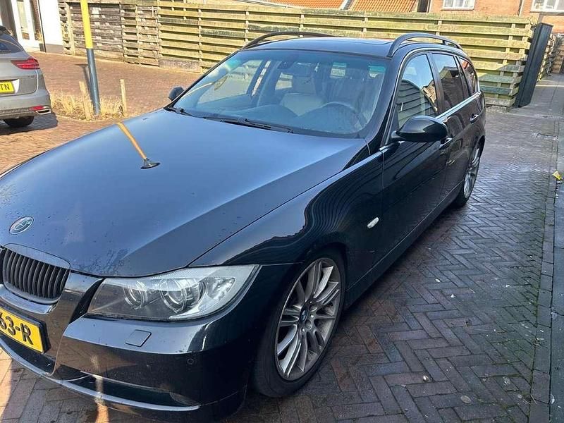 Zwart Gebruikt 2005 BMW 325 Stationwagen | € 3.950 (Super prijs) - Afbeelding 1/4