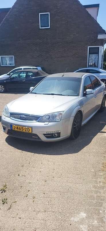 Grijs Gebruikt 2006 Ford Mondeo ST Hatchback | € 3.350 (Eerlijke prijs) - Afbeelding 1/4