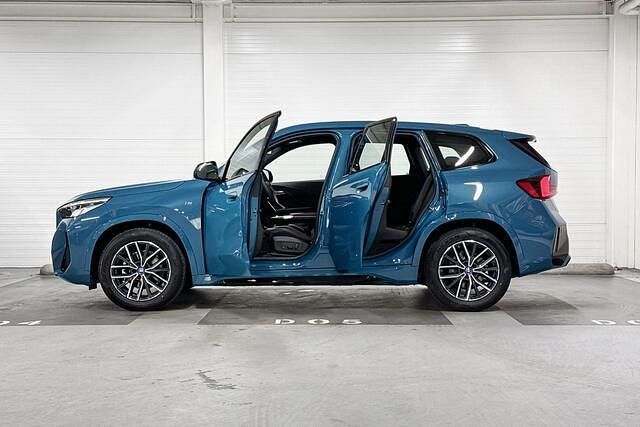 Occasion BMW iX1 Comfort Edition 150 kW (204 PK) 2025 Inidividual blue bay lagoon (donker blauw) SUV
