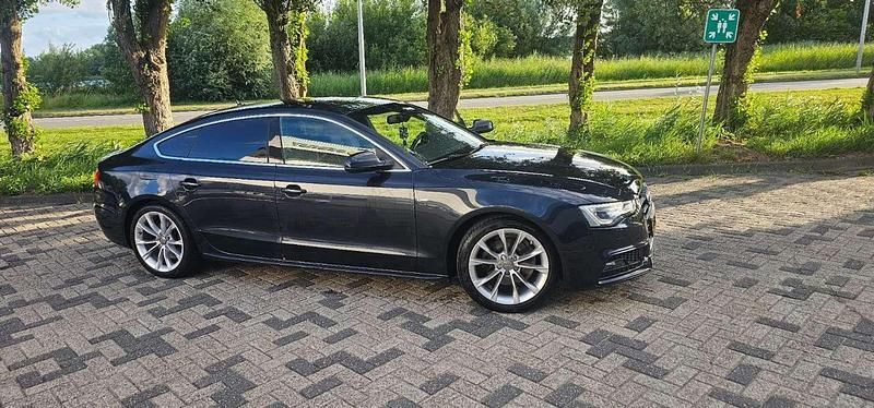 Zwart Gebruikt 2015 Audi A5 Sport Coupé | € 12.500 (Eerlijke prijs) - Afbeelding 1/4