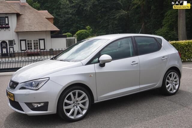 Grijs Gebruikt 2017 Seat Ibiza CONNECT Hatchback | € 10.600 (Iets duurder) - Afbeelding 1/4