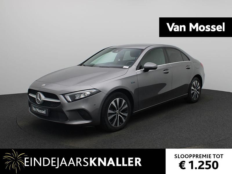 Grijs Gebruikt 2020 Mercedes A250 Business Sedan | € 22.900 (Goede deal) - Afbeelding 1/4