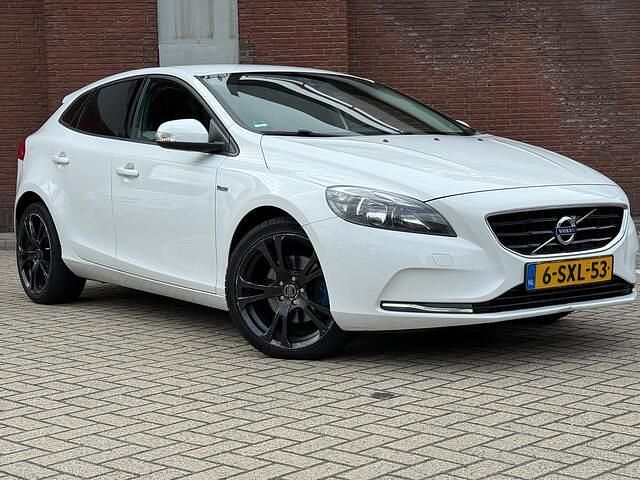 Wit Gebruikt 2014 Volvo V40 Stationwagen | € 4.950 (Iets duurder) - Afbeelding 1/4