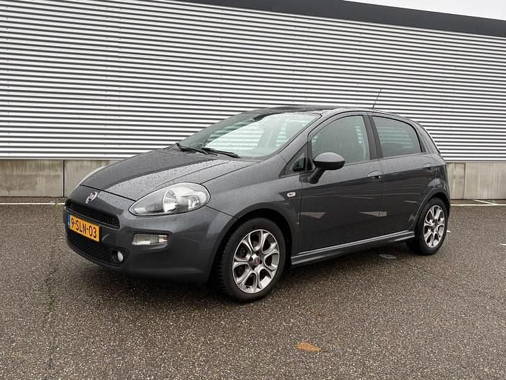 Grijs (metallic) Gebruikt 2013 Fiat Punto Evo Lounge Hatchback | € 3.950 (Eerlijke prijs) - Afbeelding 1/4