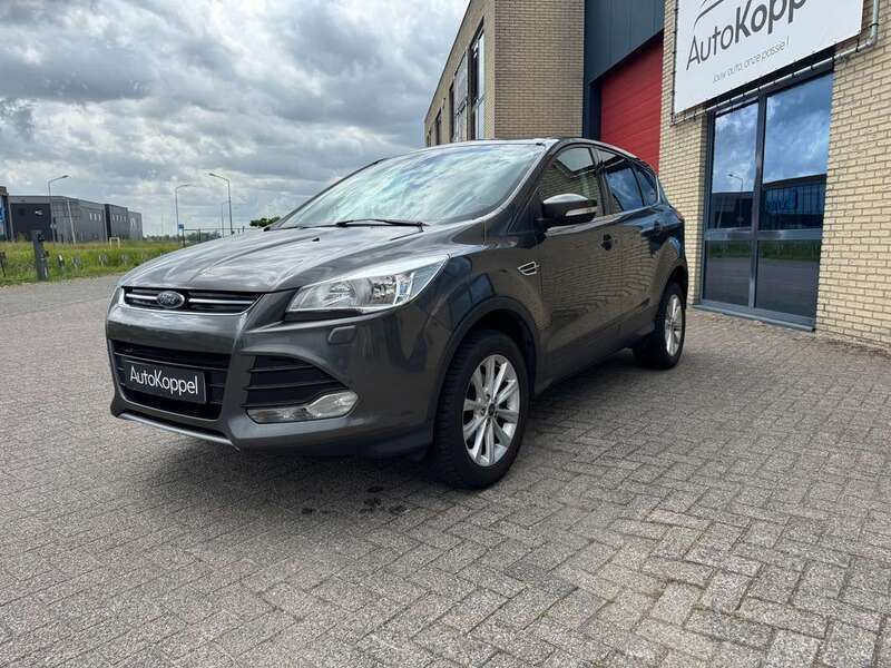 Grijs, metallic lak Gebruikt 2016 Ford Kuga Titanium SUV | € 12.950 (Eerlijke prijs) - Afbeelding 1/4