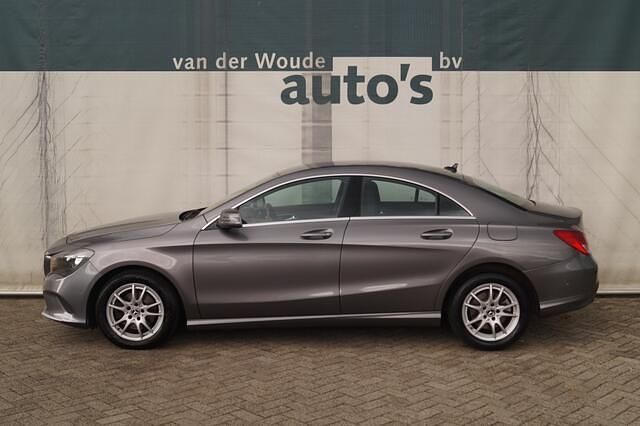Grijs Gebruikt 2017 Mercedes 180 Edition Sedan | € 15.900 (Eerlijke prijs) - Afbeelding 1/4