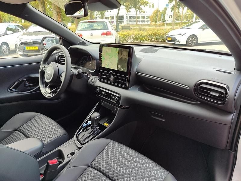 Occasion Toyota Yaris Executive 131 PK (96 kW) 2025 Grijs Hatchback