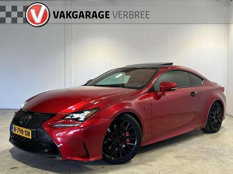 Rood (metallic) Occasion 2018 Lexus RC300h Sport Line Coupé | € 33.940 (Goede deal) - Afbeelding 1/4