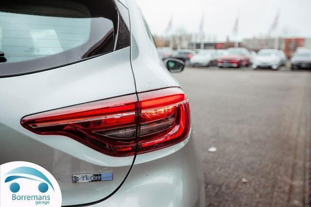 Occasion Renault Clio V Business 140 PK (102 kW) 2022 Zilver Sedan