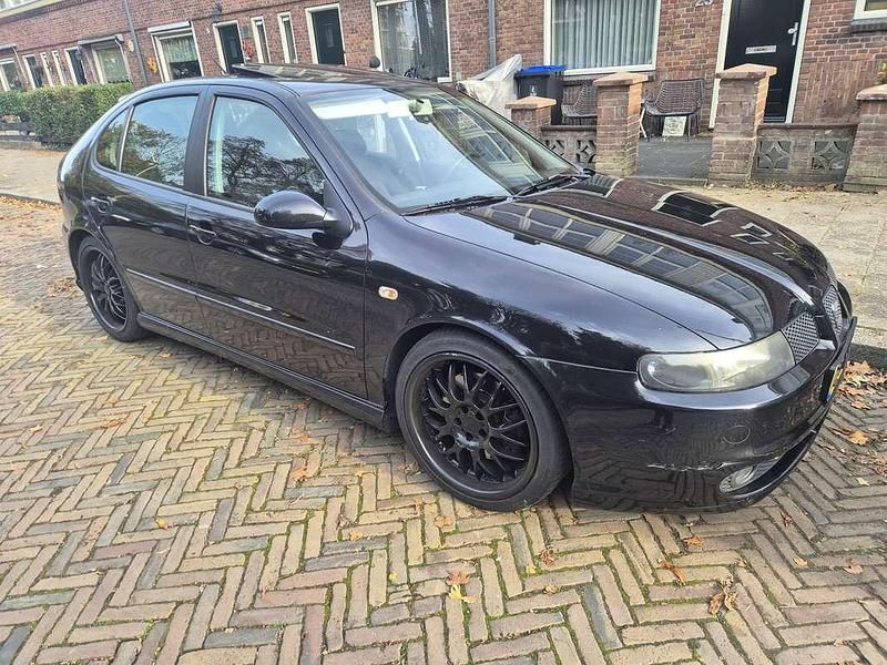 Gebruikt 2004 Seat Leon Sport Sedan | € 3.200 (Eerlijke prijs) - Afbeelding 1/4