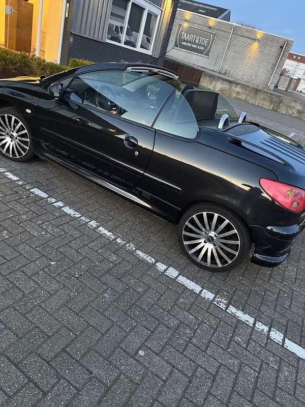 Zwart Gebruikt 2004 Peugeot 206 Cabriolet | € 1.000 (Goede deal) - Afbeelding 1/4