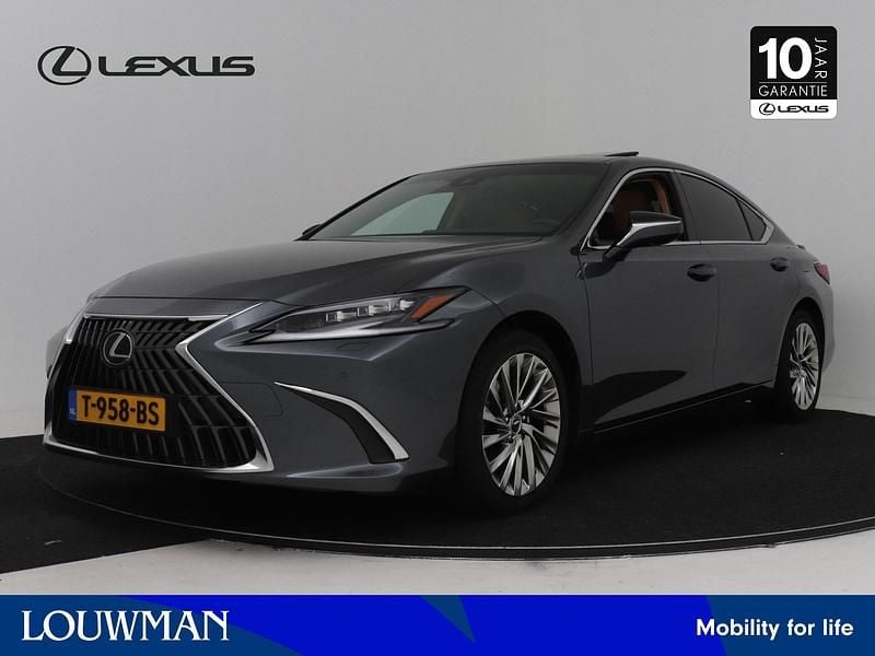 Grijs Gebruikt 2023 Lexus ES300H President Line Sedan | € 62.950 - Afbeelding 1/3