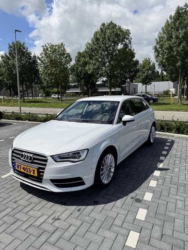 Gebruikt 2015 Audi A3 Sportback Ambiente Stationwagen | € 9.999 (Goede deal) - Afbeelding 1/4