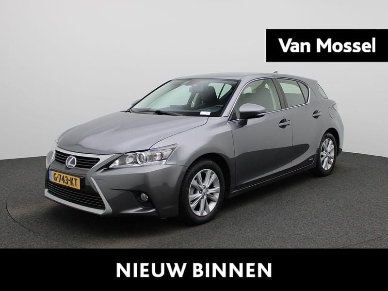Grijs Gebruikt 2015 Lexus CT200h Luxury Line Hatchback | € 16.900 (Goede deal) - Afbeelding 1/4