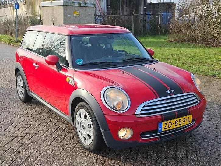 Rood Occasion 2010 Mini Cooper Clubman Stationwagen | € 1.699 (Super prijs) - Afbeelding 1/4