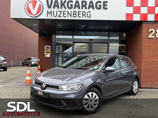 Grijs Gebruikt 2022 VW Polo Comfortline Hatchback | € 16.945 (Goede deal) - Afbeelding 1/4