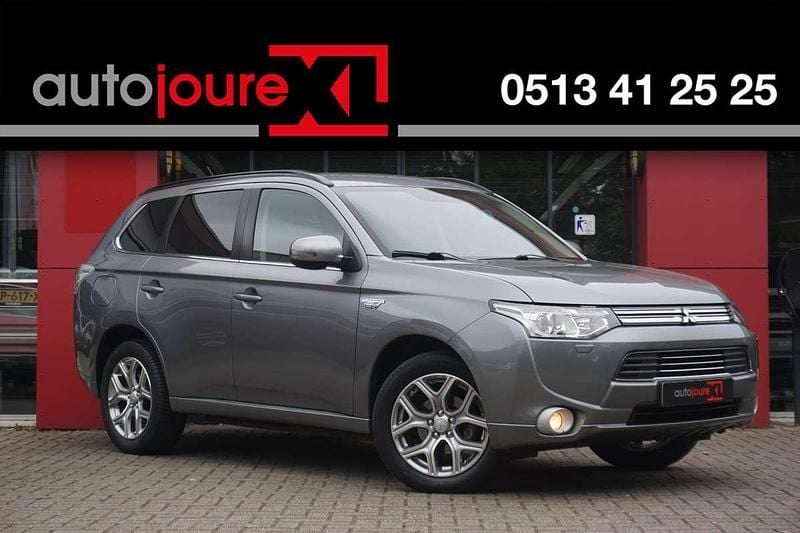 Grijs Gebruikt 2014 Mitsubishi Outlander P-HEV Edition SUV | € 12.849 (Goede deal) - Afbeelding 1/4