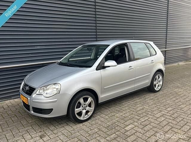 Grijs Occasion 2007 VW Polo Hatchback | € 3.699 (Eerlijke prijs) - Afbeelding 1/4