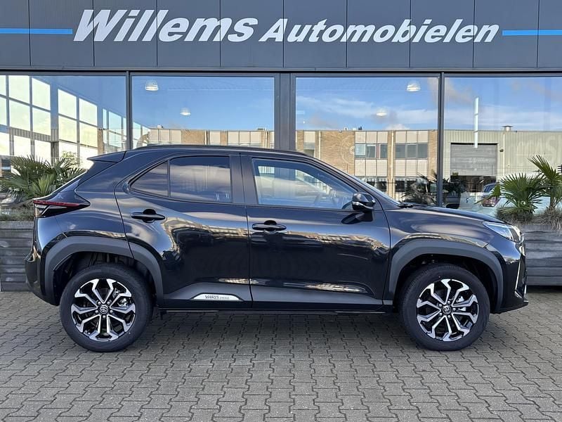 Nieuw Toyota Yaris Cross Connect Style 84 PK (61 kW) 2025 Zwart SUV