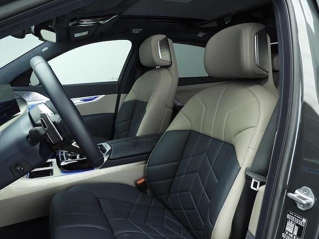 Occasion BMW 750e M Sport 489 PK (359 kW) 2025 Grijs (metallic) Sedan