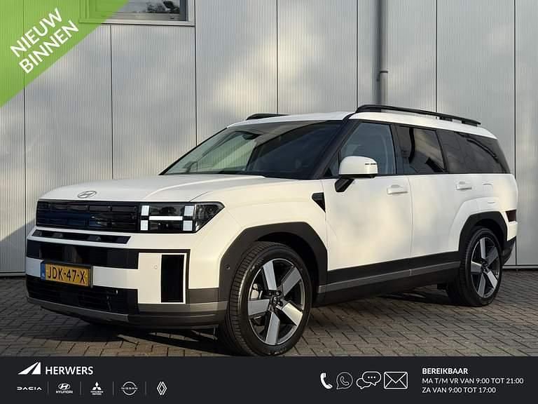 Creamy white metallic matte (wwm) Gebruikt 2025 Hyundai Santa Fe Premium SUV | € 61.835 - Afbeelding 1/4