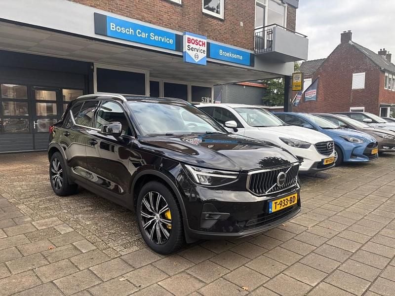 Zwart Gebruikt 2022 Volvo XC40 Plus SUV | € 29.500 (Eerlijke prijs) - Afbeelding 1/4
