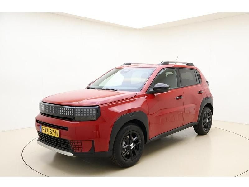 Rood Nieuw 2025 Fiat Grande Panda Hatchback | € 25.645 (Goede deal) - Afbeelding 1/1
