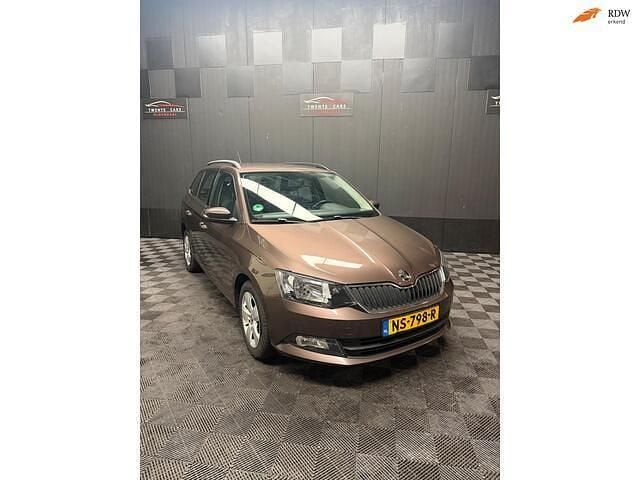Bruin Occasion 2015 Skoda Fabia First Edition Stationwagen | € 4.950 (Eerlijke prijs) - Afbeelding 1/4