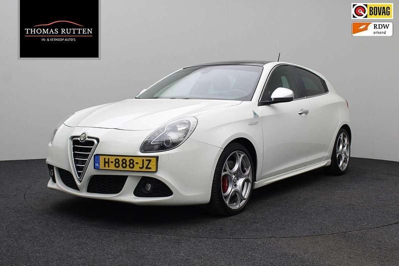 Wit Gebruikt 2013 Alfa Romeo Giulietta Quadrifoglio Verde Hatchback | € 10.950 - Afbeelding 1/4