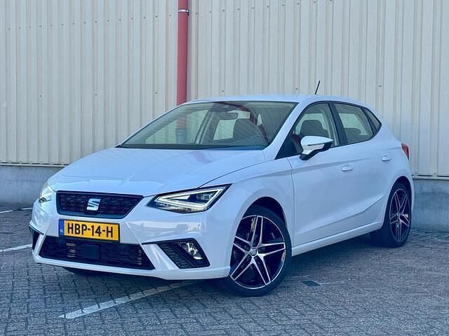 Wit Gebruikt 2022 Seat Ibiza Business Hatchback | € 19.499 (Eerlijke prijs) - Afbeelding 1/4
