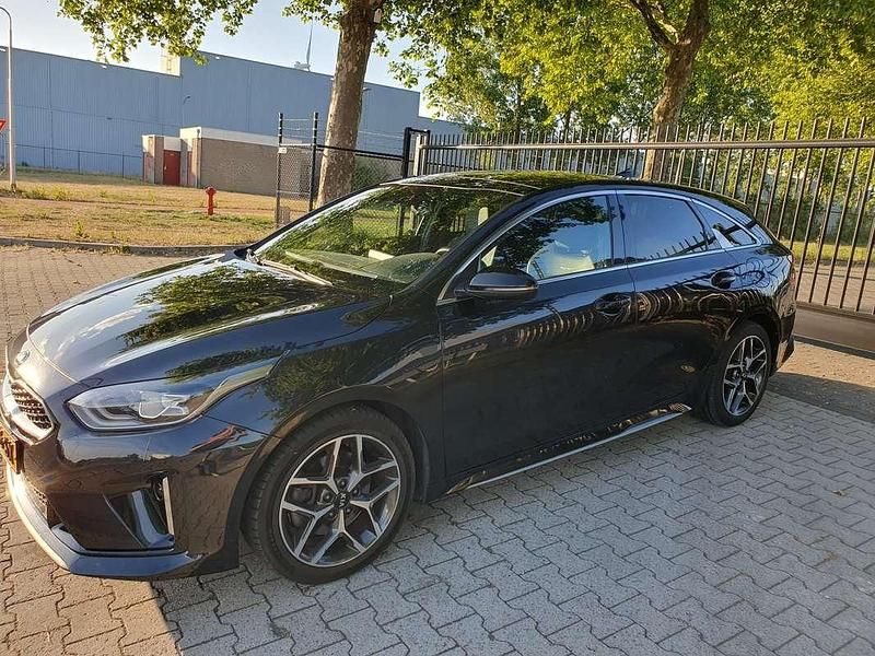 Zwart Occasion 2021 Kia ProCeed GT-Line Hatchback | € 20.990 (Goede deal) - Afbeelding 1/4