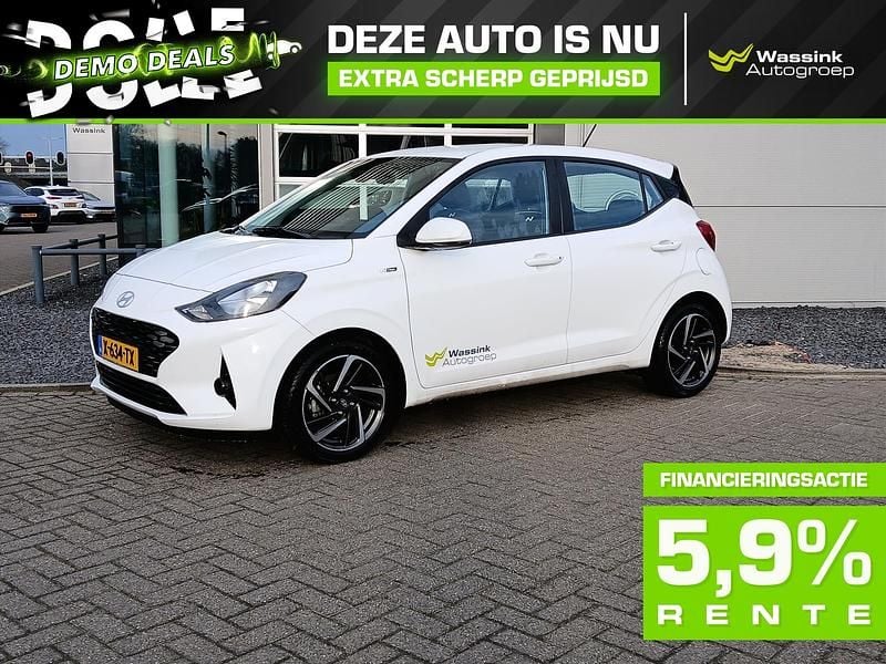 Wit Gebruikt 2024 Hyundai i10 Style Hatchback | € 16.894 (Eerlijke prijs) - Afbeelding 1/3