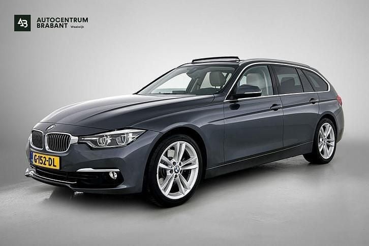 Grijs Gebruikt 2016 BMW 330 Executive Stationwagen | € 17.845 (Goede deal) - Afbeelding 1/4