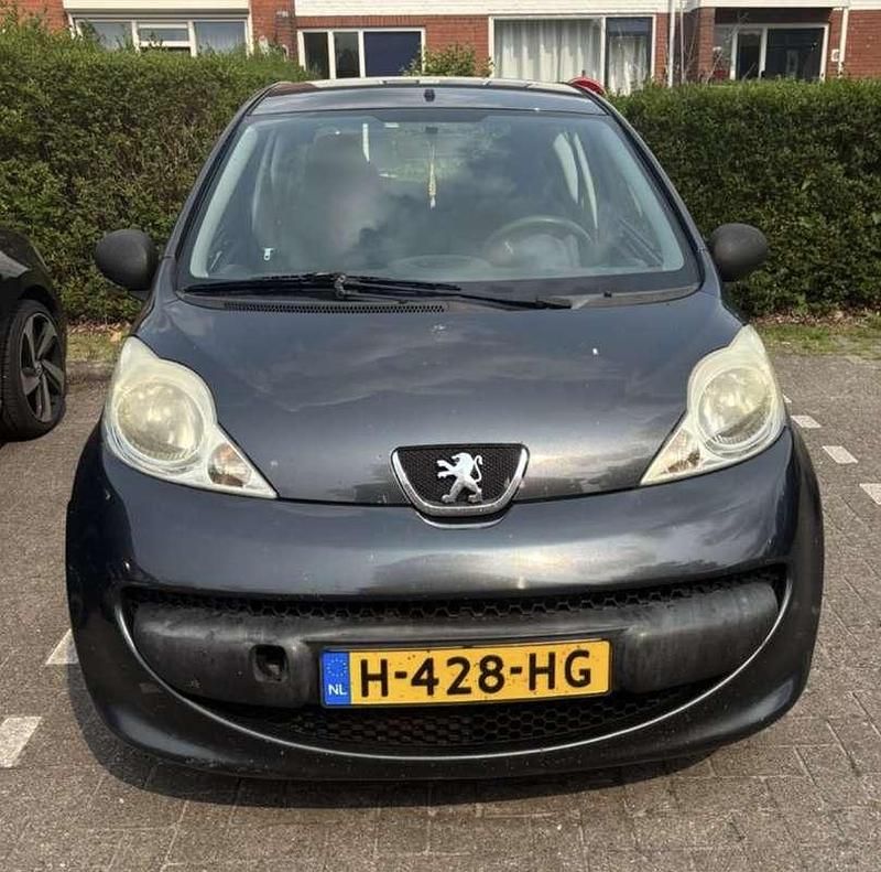 Grijs Gebruikt 2006 Peugeot 107 Hatchback | € 2.500 (Iets duurder) - Afbeelding 1/4