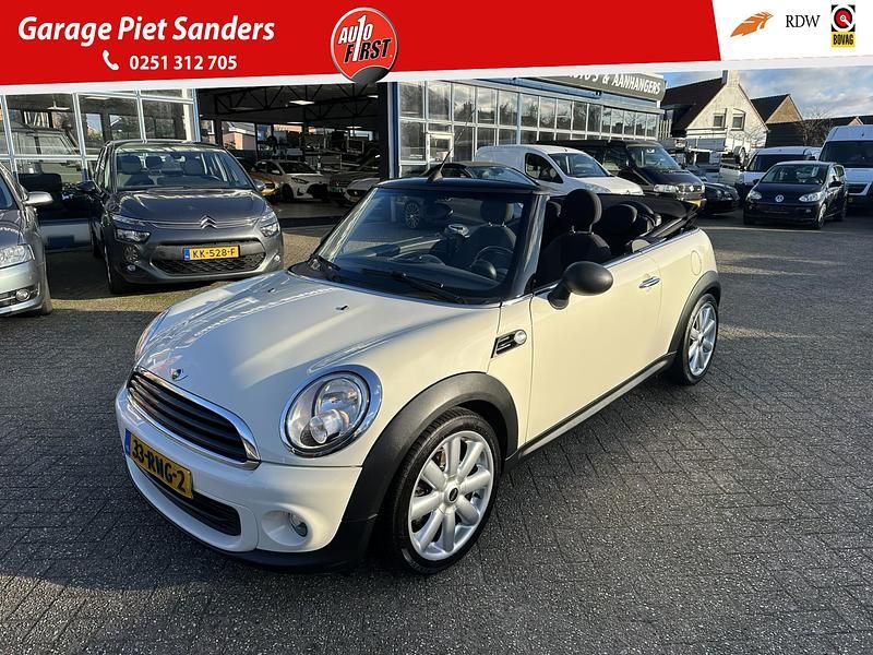 Wit Occasion 2011 Mini One Cabriolet Cabriolet | € 6.450 (Eerlijke prijs) - Afbeelding 1/4