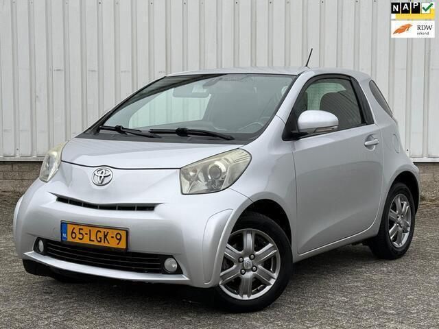 Grijs Gebruikt 2010 Toyota iQ Hatchback | € 6.349 (Eerlijke prijs) - Afbeelding 1/4