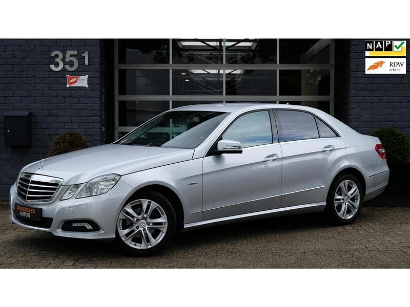 Zilver Gebruikt 2009 Mercedes E200 Avantgarde Sedan | € 12.750 (Iets duurder) - Afbeelding 1/4