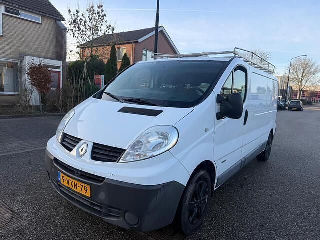 Wit (metallic) Occasion 2012 Renault Trafic MPV | € 4.800 (Eerlijke prijs) - Afbeelding 1/4