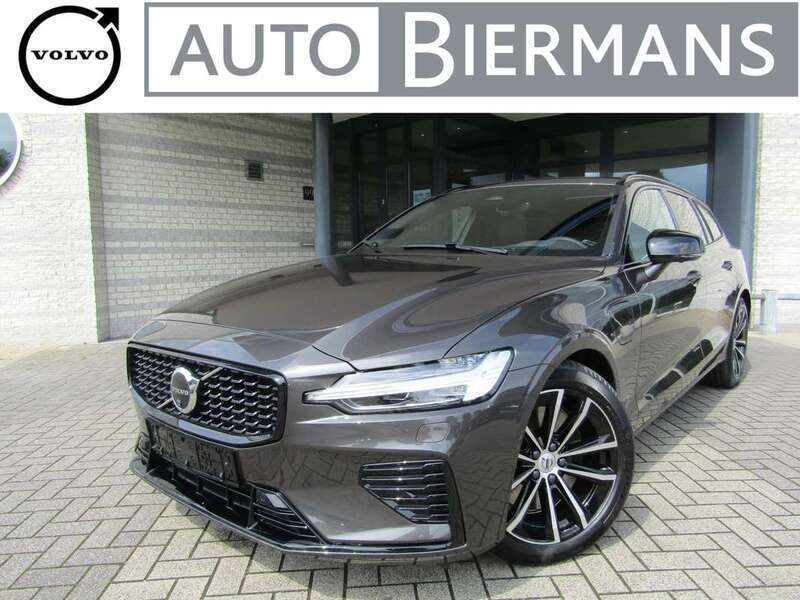 Grijs Nieuw 2025 Volvo V60 Ultimate Stationwagen | € 68.145 - Afbeelding 1/4