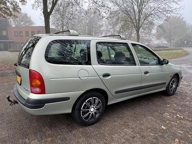 Occasion Renault Mégane Authentique 95 PK (69 kW) 2001 Groen Stationwagen