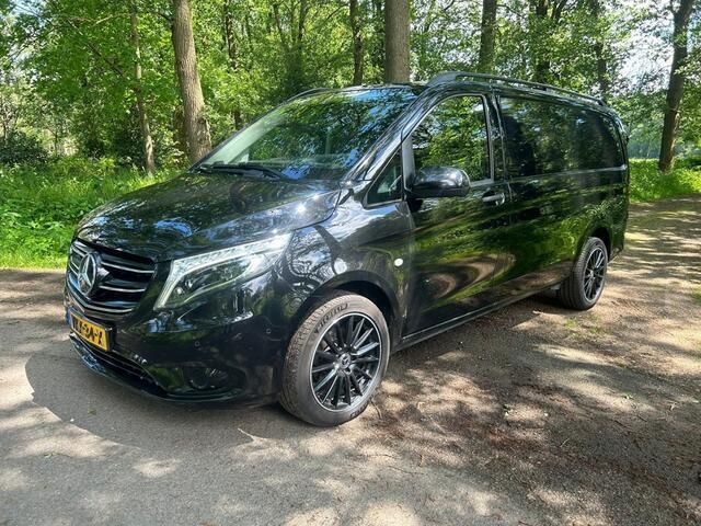 Zwart Gebruikt 2021 Mercedes Vito MPV | € 36.950 - Afbeelding 1/4