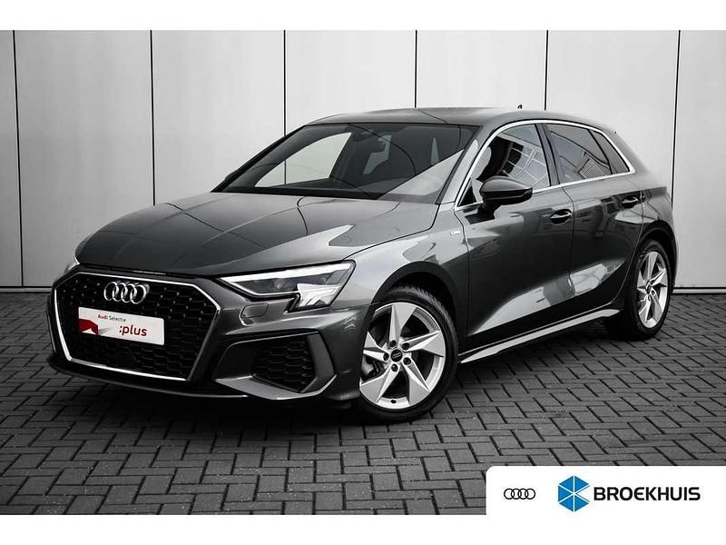 Grijs Gebruikt 2023 Audi A3 Sportback S-Line Hatchback | € 30.945 (Eerlijke prijs) - Afbeelding 1/4