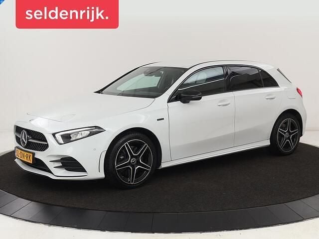 Wit Gebruikt 2021 Mercedes A250 AMG Hatchback | € 21.900 (Goede deal) - Afbeelding 1/4