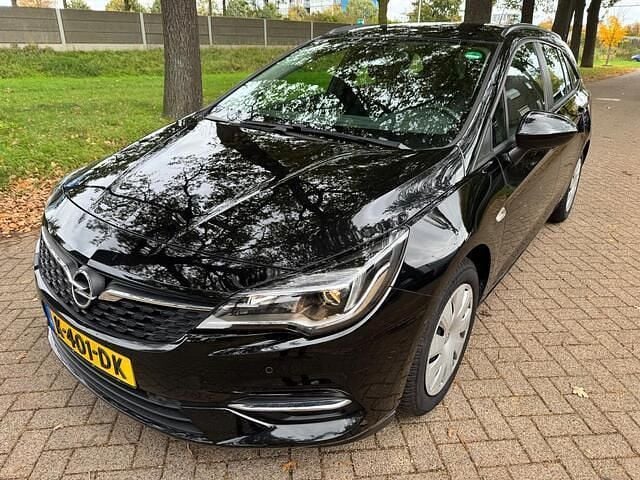Zwart Gebruikt 2020 Opel Astra Business Edition Hatchback | € 11.950 (Goede deal) - Afbeelding 1/4