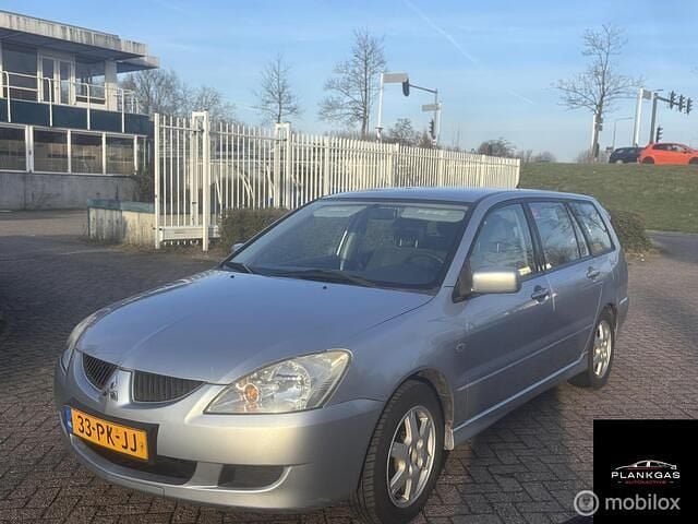 Grijs Occasion 2004 Mitsubishi Lancer Comfort Edition Stationwagen | € 1.950 - Afbeelding 1/4