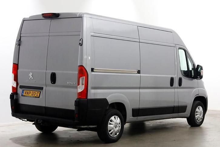 Occasion Peugeot Boxer Premium 140 PK (102 kW) 2022 Grijs Van